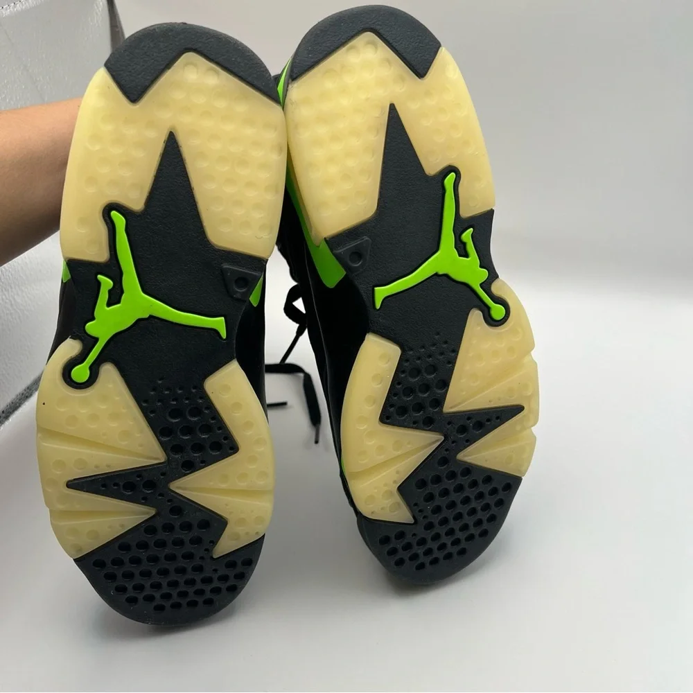 Air Jordan 6 Retro Sneaker - Picture 8 of 8